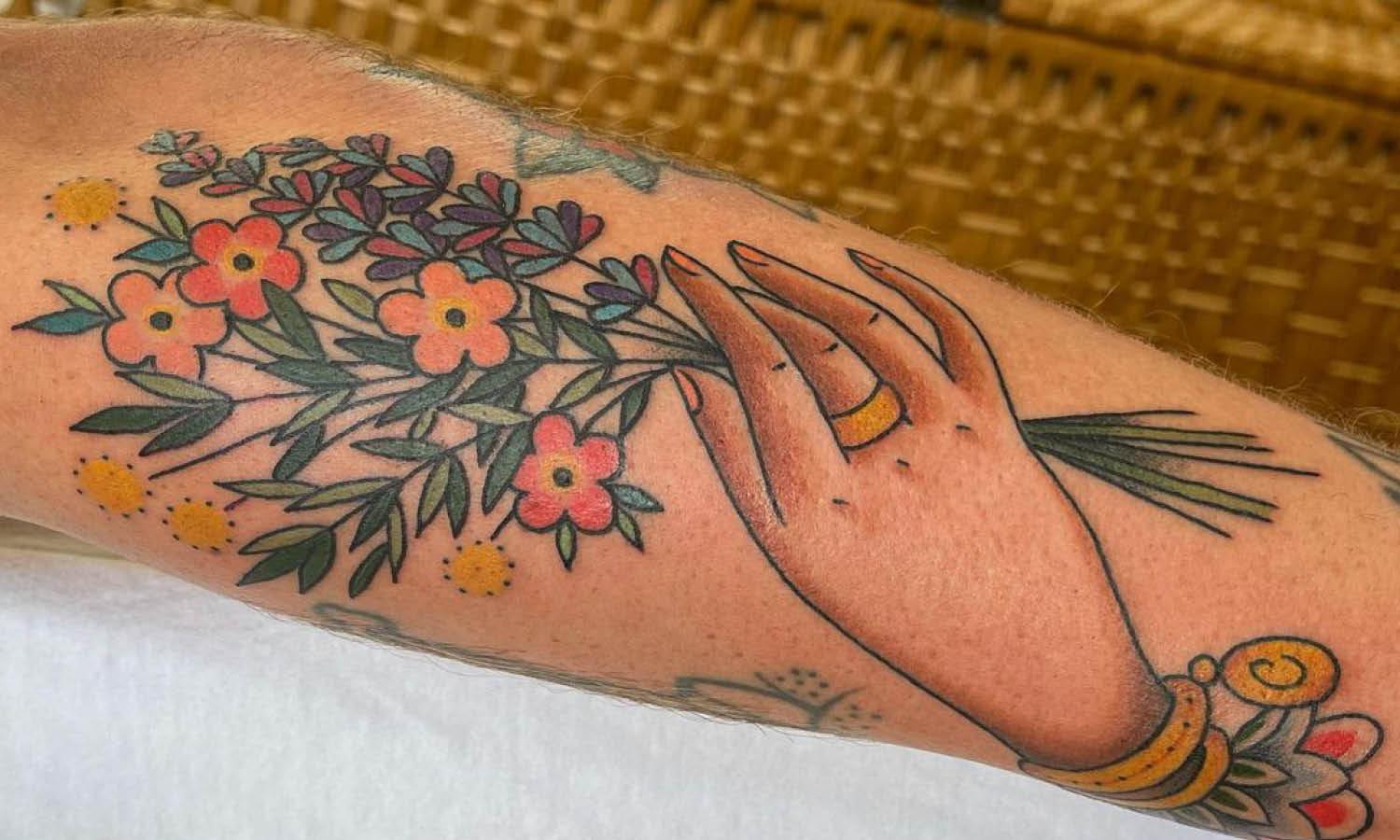 30 Elegant Flower Tattoo Design Ideas - Kreafolk