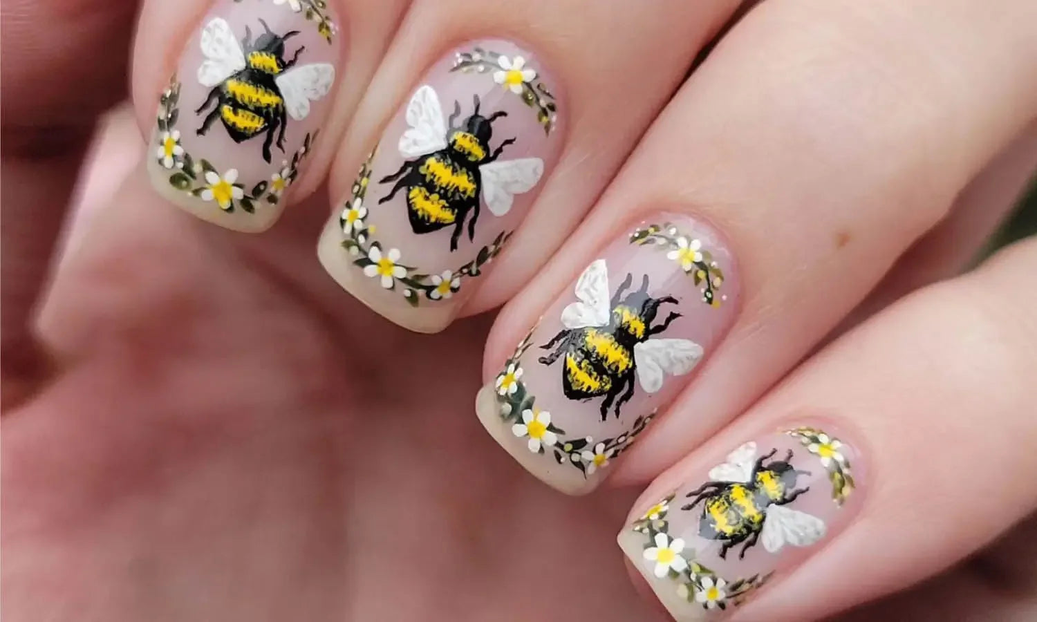 30 Best Bee Nail Design Ideas You Should Check