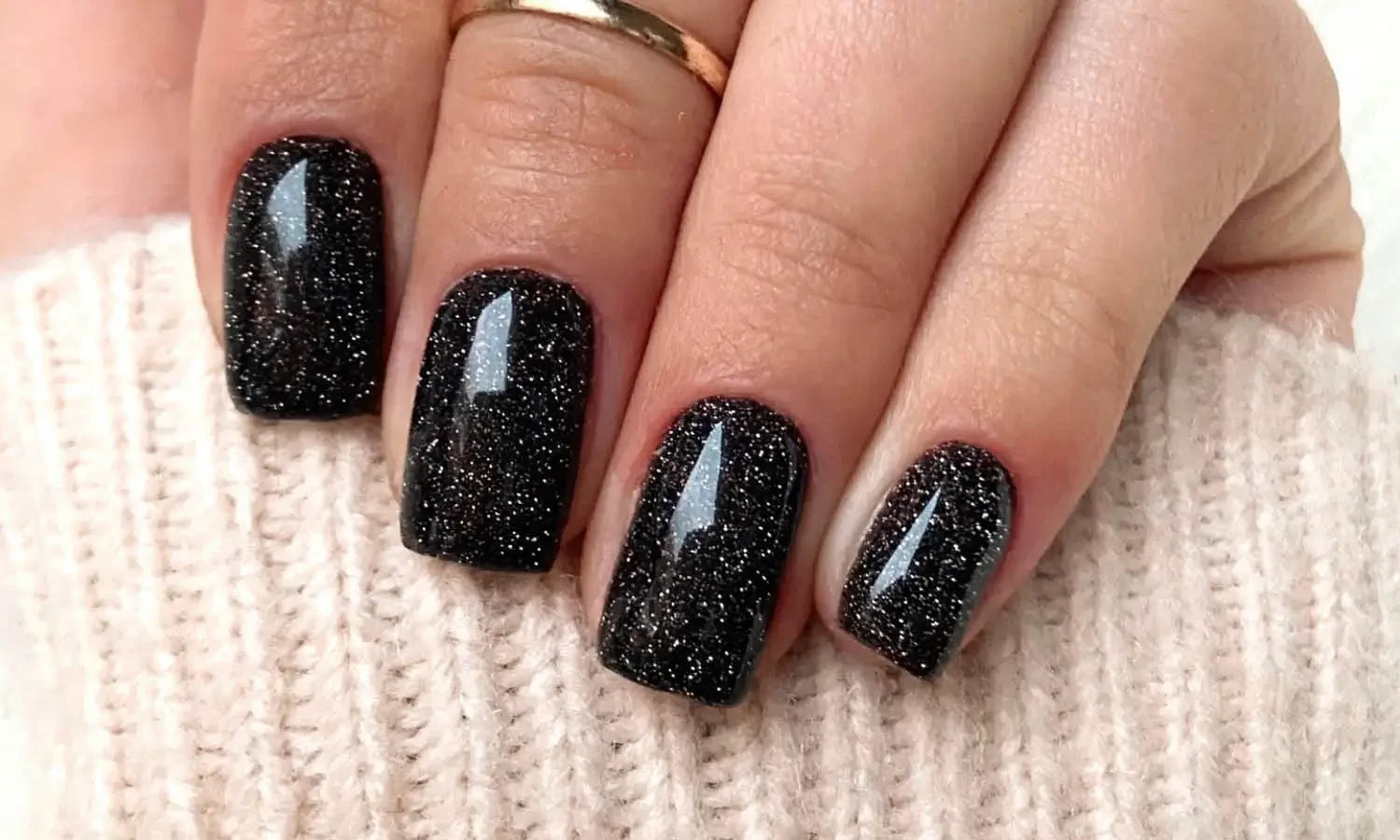 Glamorous Black Shimmer Nail Art Ideas