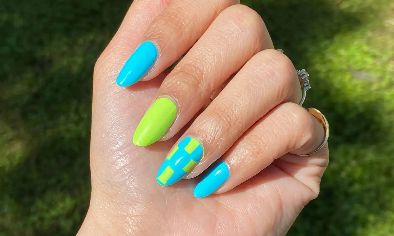 Blue and green nails discount