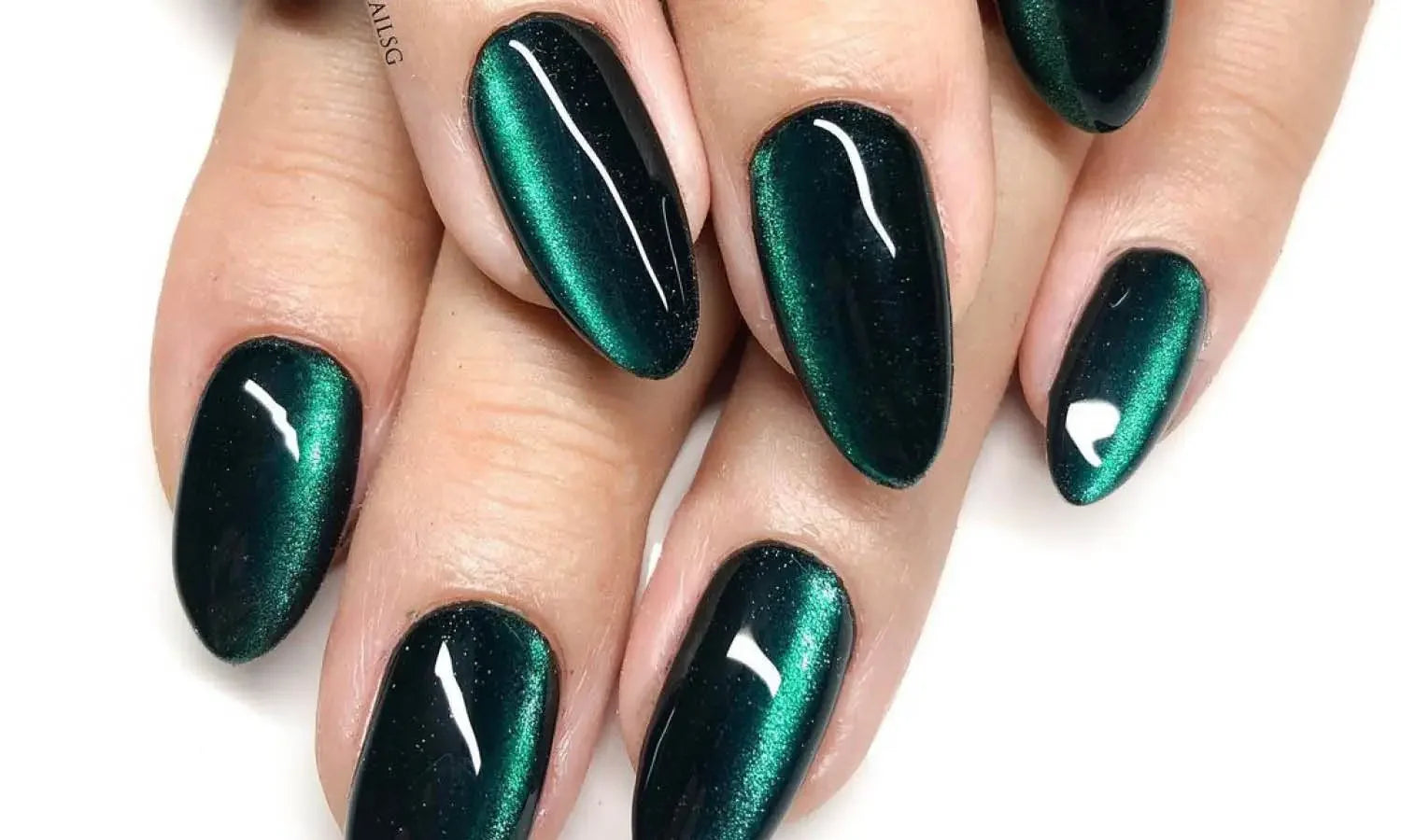 30 Best Emerald Green Nail Design Ideas You Should Check