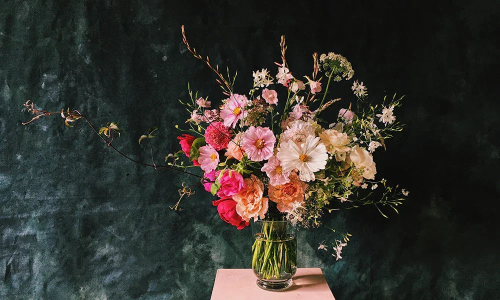 Blooming Traditions: A Guide to Choosing Flowers for American Holidays and Events