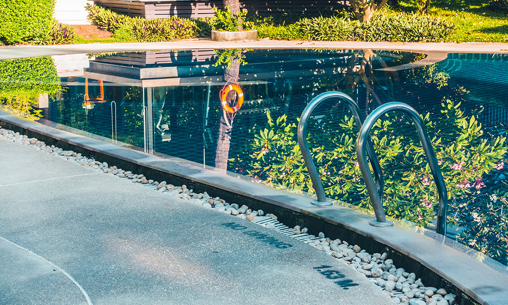 How Custom Pools Can Mimic Natural Ponds or Lagoons