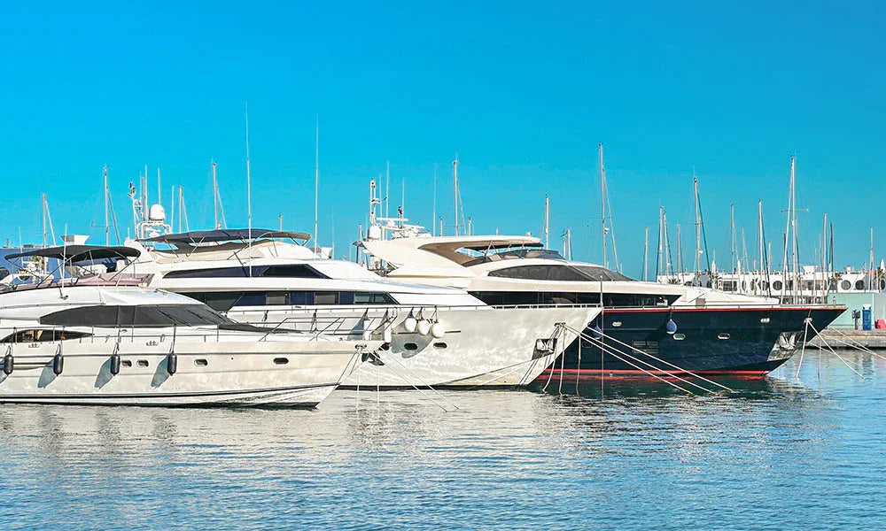 How to Choose the Perfect Luxury Yacht for Rent in Dubai: A Guide to Models, Sizes, and Features