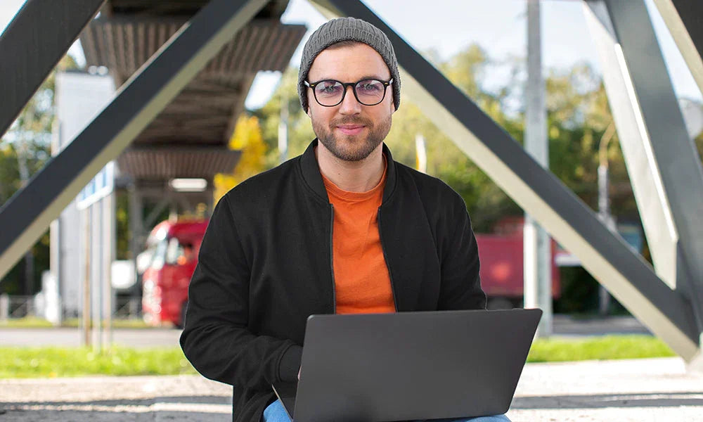 The Complete Financial Guide for Creative Freelancers: From Invoicing to Tax Management