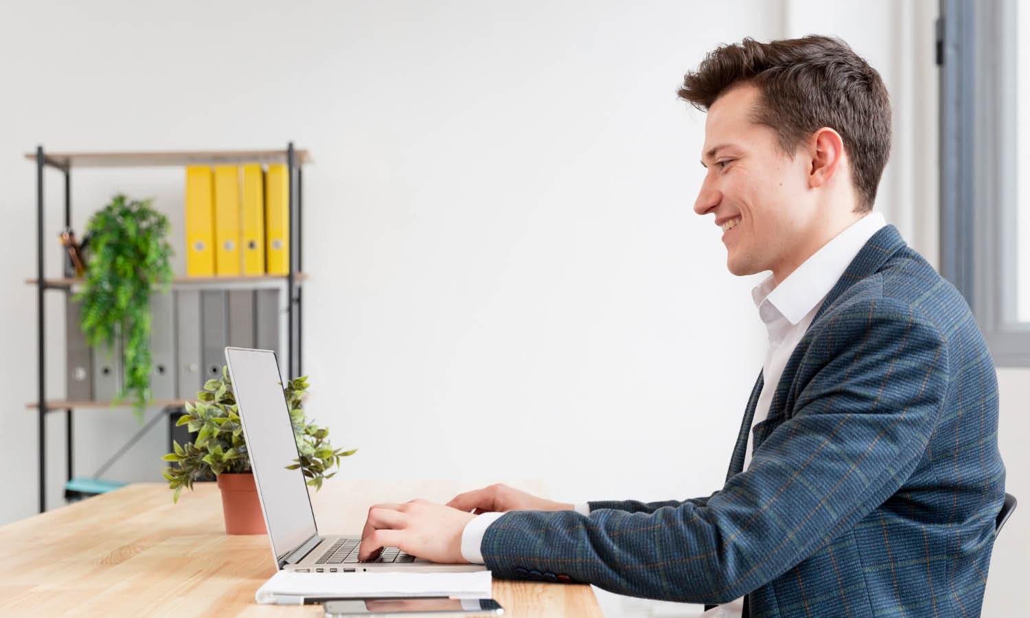 Hire A Logo Designer On Upwork | Complete Review - Kreafolk