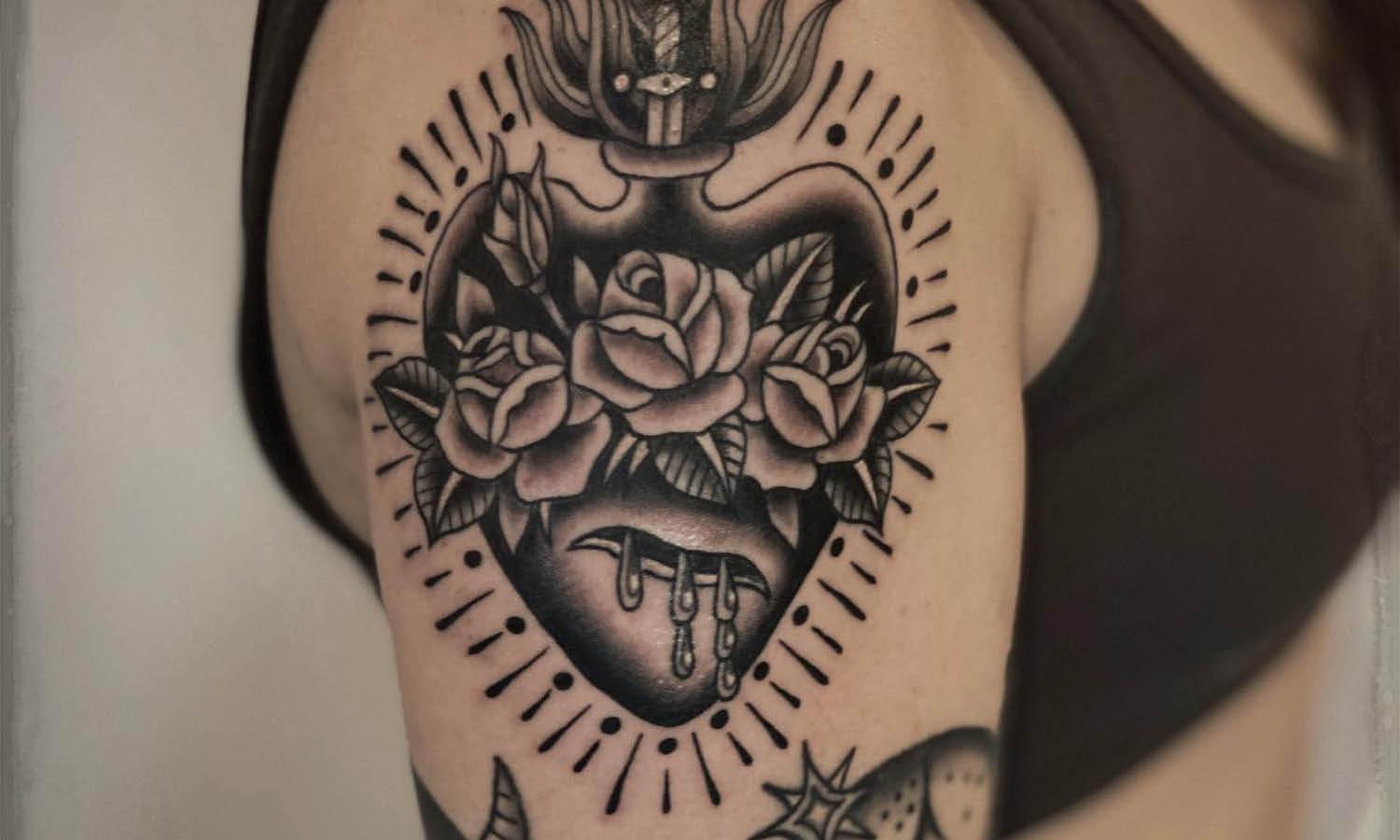 30 Best Sacred Heart Tattoo Ideas You Should Check - Kreafolk