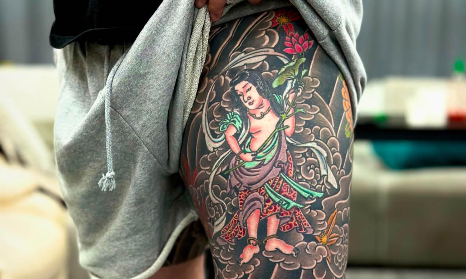 30 Best Thigh Tattoo Ideas You Should Check - Kreafolk