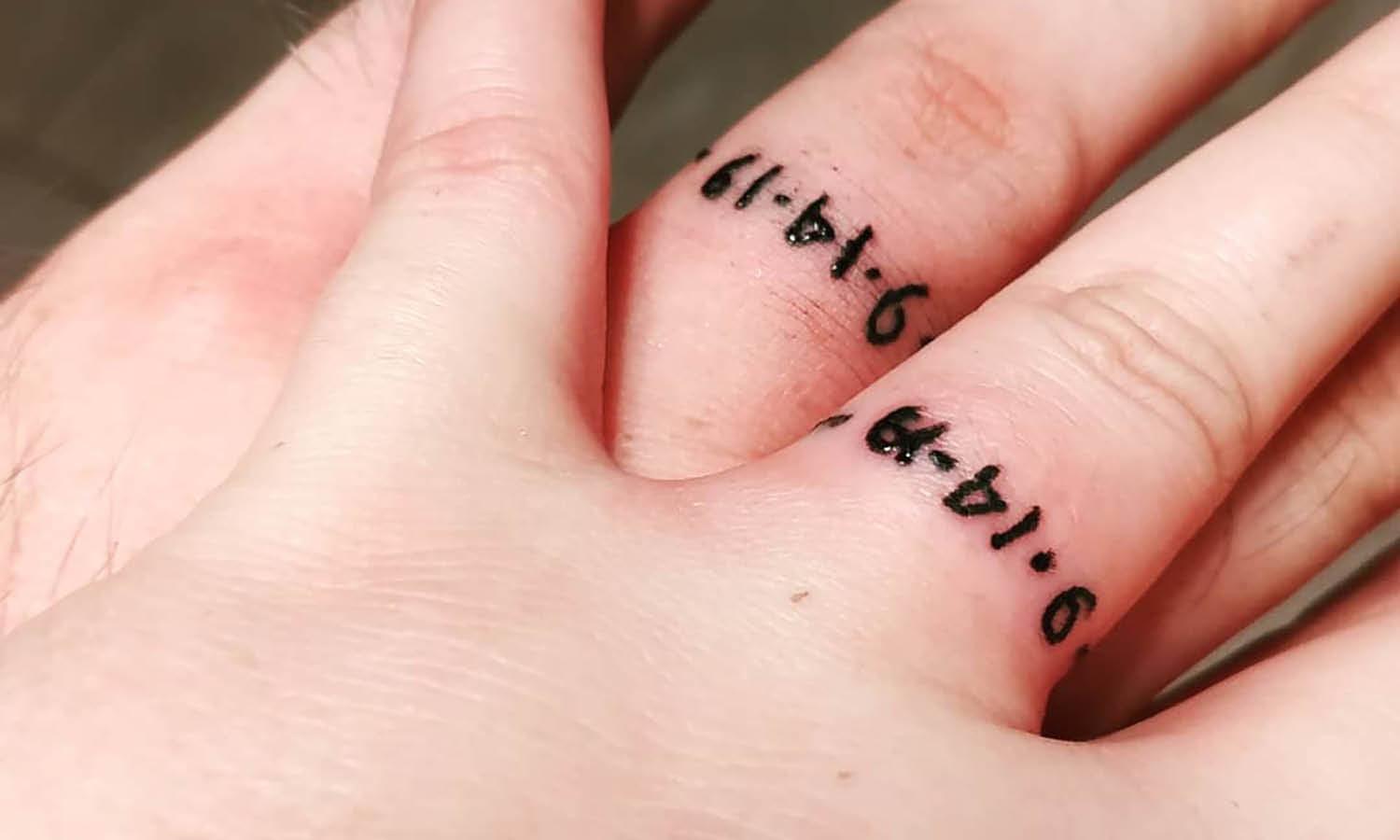 30 Best Wedding Ring Tattoo Ideas You Should Check - Kreafolk