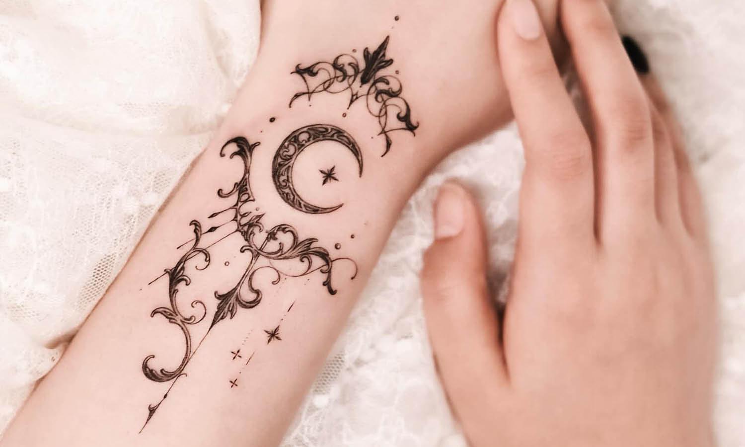 30 Best Wrist Tattoo Ideas You Should Check - Kreafolk