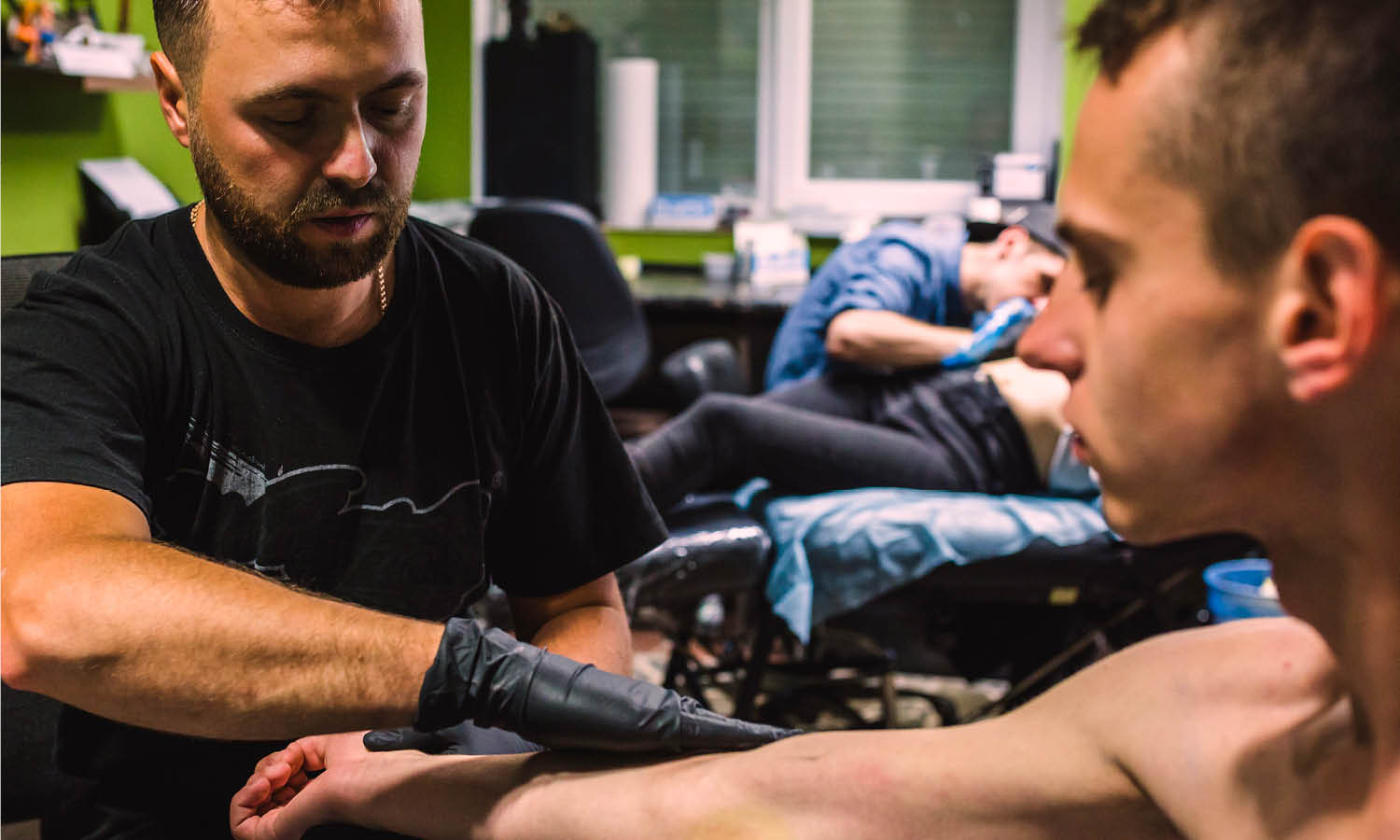 10 Things You Should Never Say to a Tattoo Artist