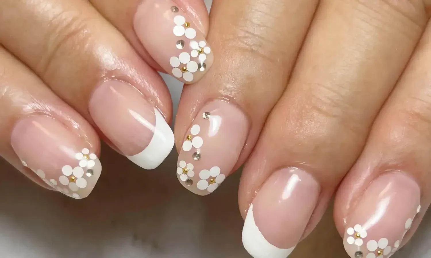 30 Best Daisy Nail Design Ideas You Should Check
