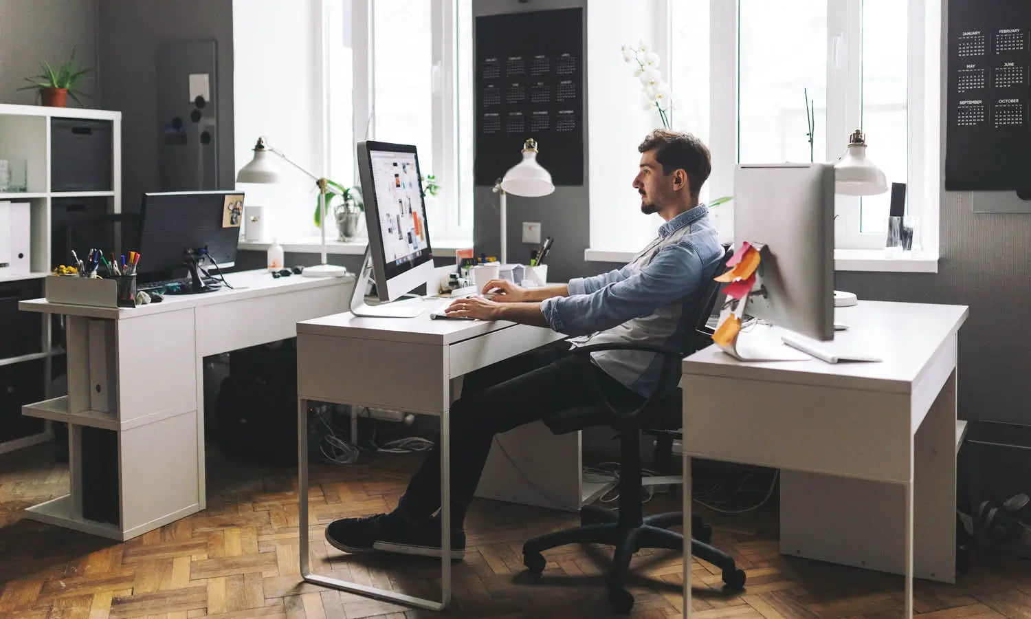 Essential Tips on How to Start Your Career as a Logo Designer
