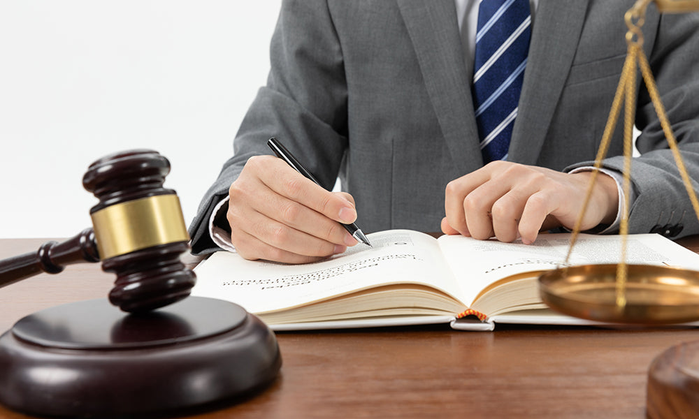 Misdemeanor Charges: The Benefits of Hiring a Lawyer to Defend You