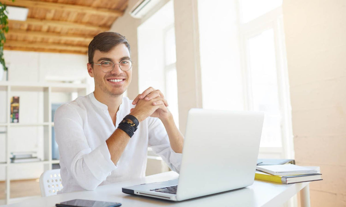 Hire A Logo Designer On Guru | Complete Review Hire A Logo Designer On Guru | Complete Review