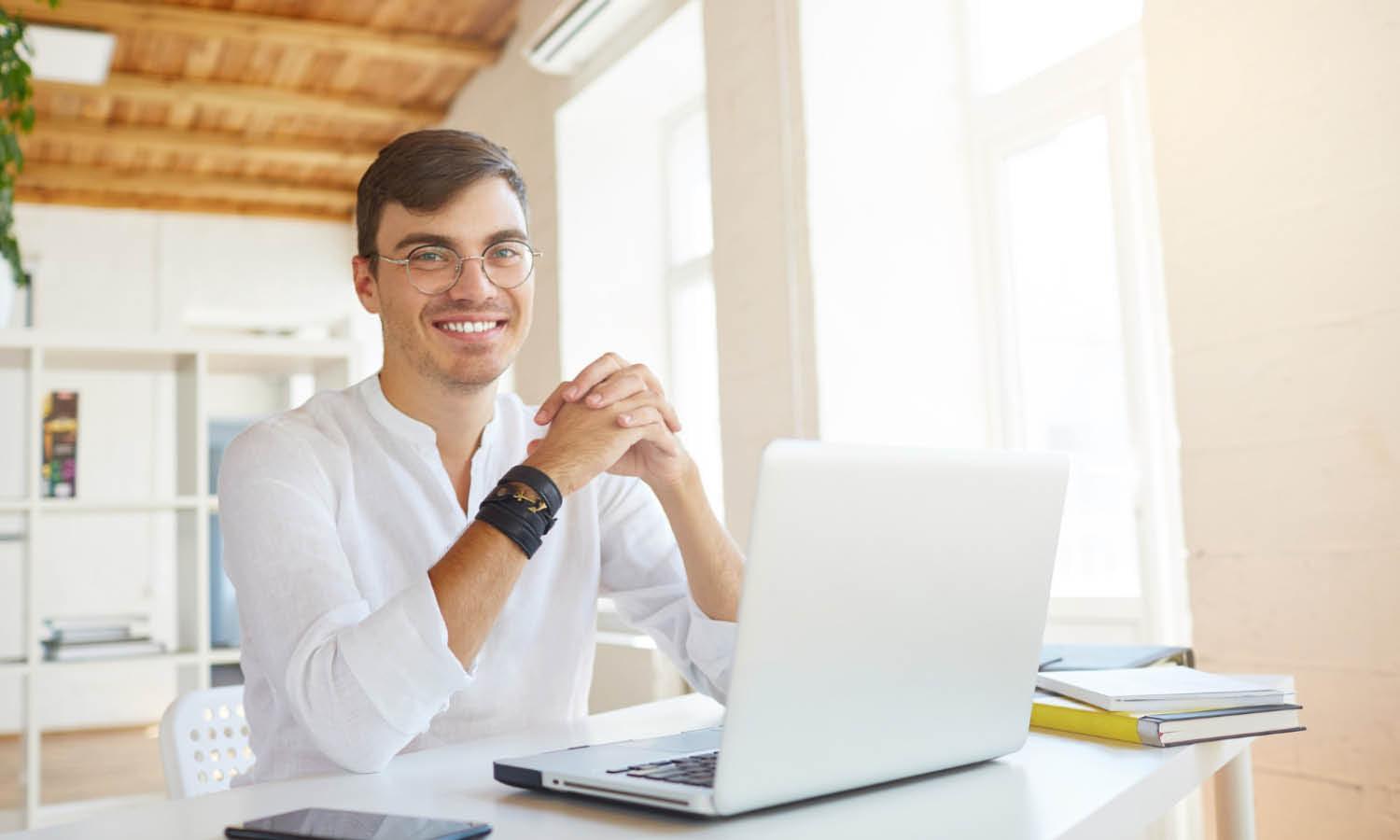 Hire A Logo Designer On Guru | Complete Review - Kreafolk