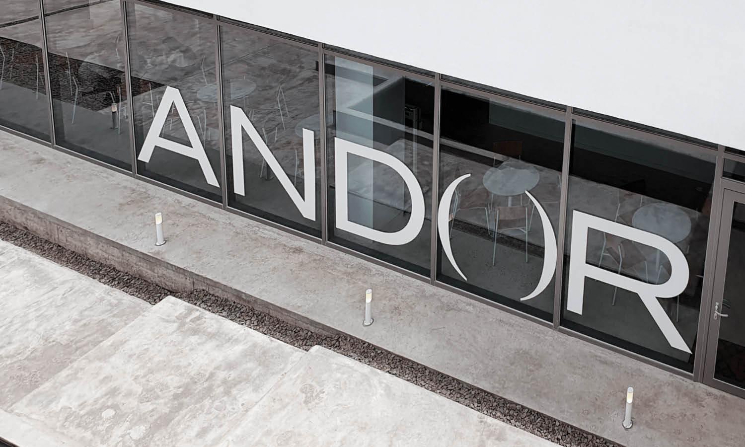 How to Print Logo Designs for Window Displays - Kreafolk